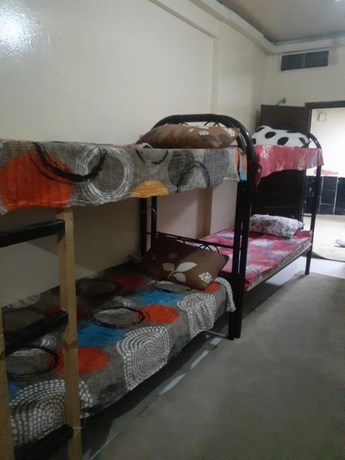 Corner House Hostel Dubai Bagian luar foto