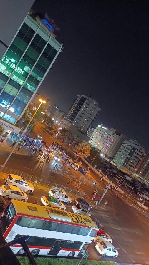 Corner House Hostel Dubai Bagian luar foto